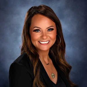 Residential Lender Wendy McCurdy in a suit